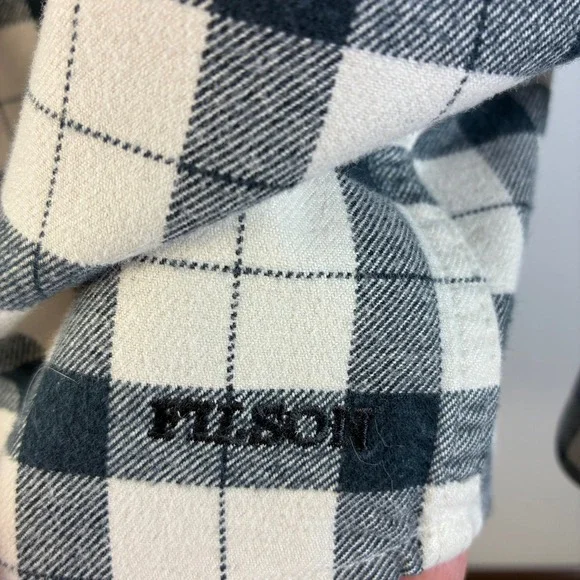 Filson Alaskan Guide Sz Medium Buffalo Check Flannel Shirt Cream Black Cotton